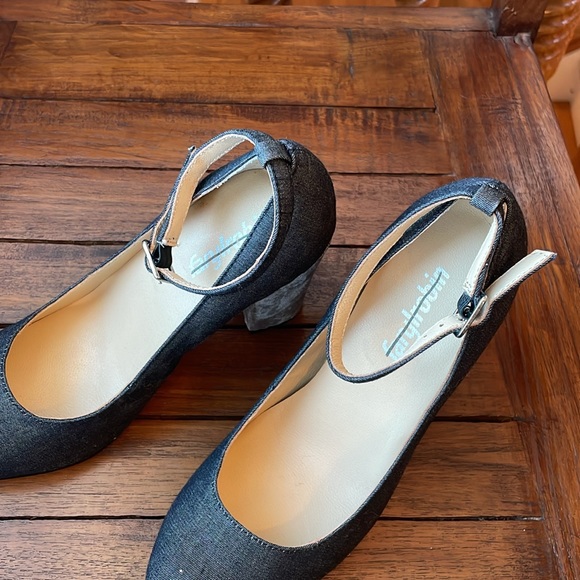 Farylrobin Velvet Heels - Picture 2 of 5